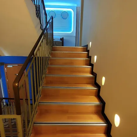 Le Claridge Hotell 3*