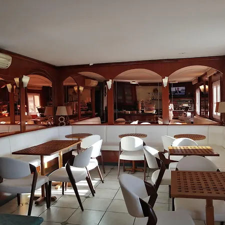 Le Claridge Hotel 3*