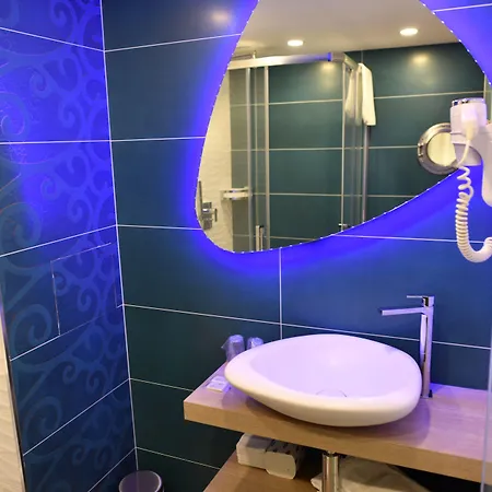 Hotel Le Claridge 3*