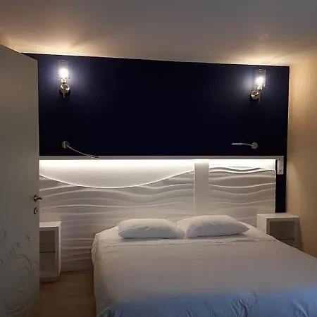 Le Claridge Hotel 3*