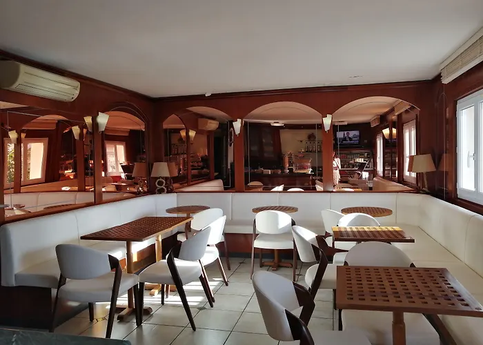 Le Claridge Szálloda 3*