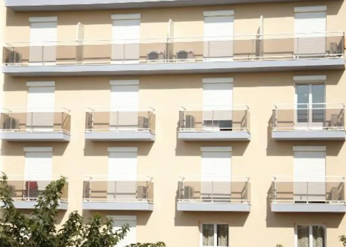 Le Claridge Szálloda 3*